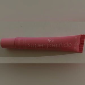 New Essence – The Super Peptide Glossy Lip Treatment.  01-Peptacular